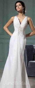 Wonderful wedding dress for brides under 5 feet