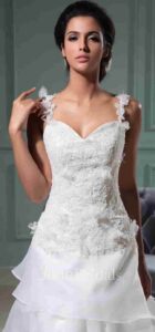 Sweetheart wedding dress for brides under 5 feet